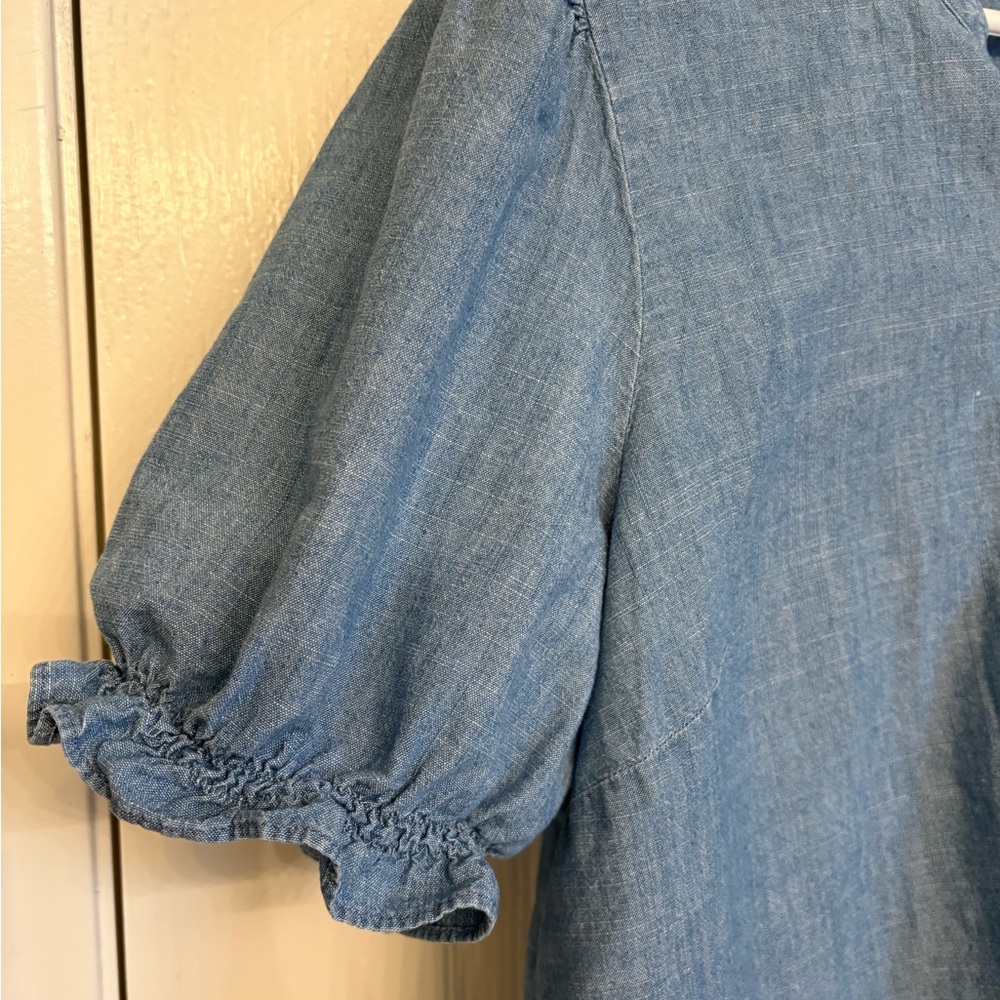 J Crew Chambray Puff Sleeve Ruffle Placket


100% cotton. Smoke-free home. - Picture 6 of 11